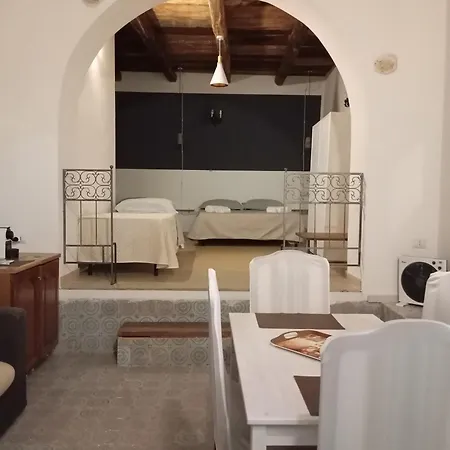 Il Palazzo לינה וארוחת בוקר סירלה