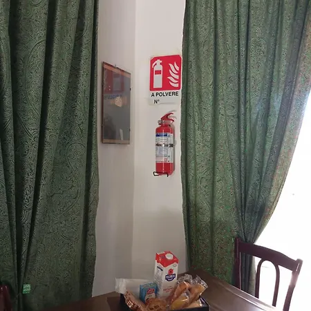 לינה וארוחת בוקר Il Palazzo סירלה