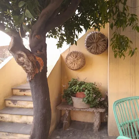 Il Palazzo לינה וארוחת בוקר סירלה