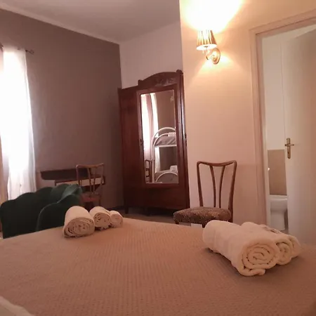 Bb Il Palazzo Alojamento de Acomodação e Pequeno-almoço Cirella