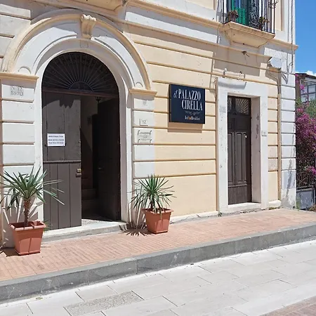 Bb Il Palazzo Alojamento de Acomodação e Pequeno-almoço Cirella
