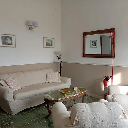 Bb Il Palazzo Alojamento de Acomodação e Pequeno-almoço Cirella